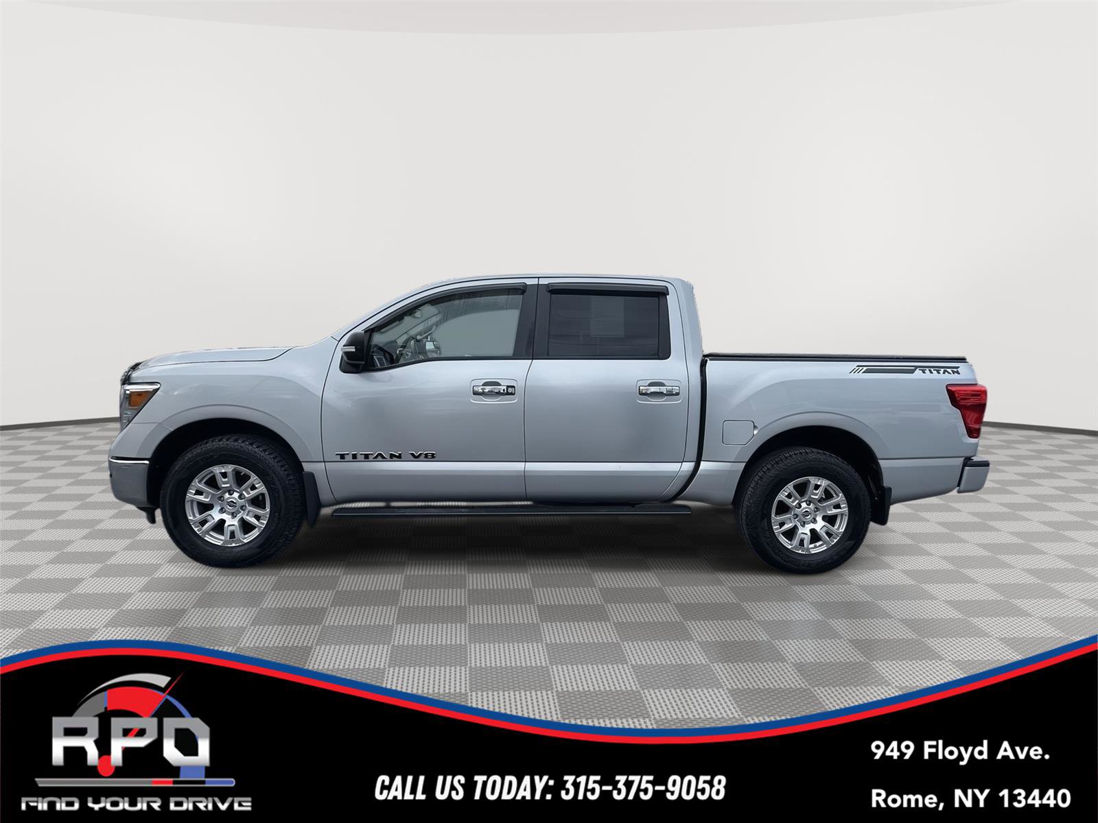 Used 2018 Nissan Titan SV w/ SV Convenience Package image 2