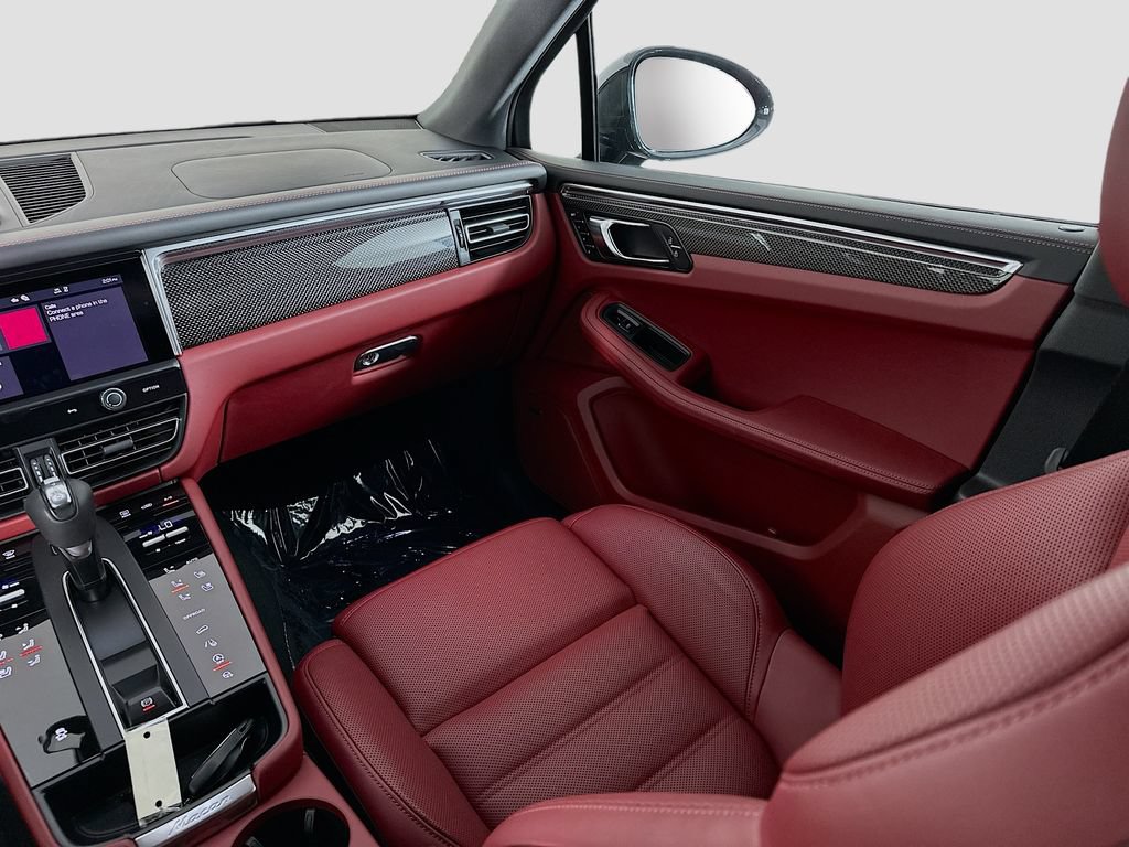 Certified 2025 Porsche Macan AWD/4WD image 25