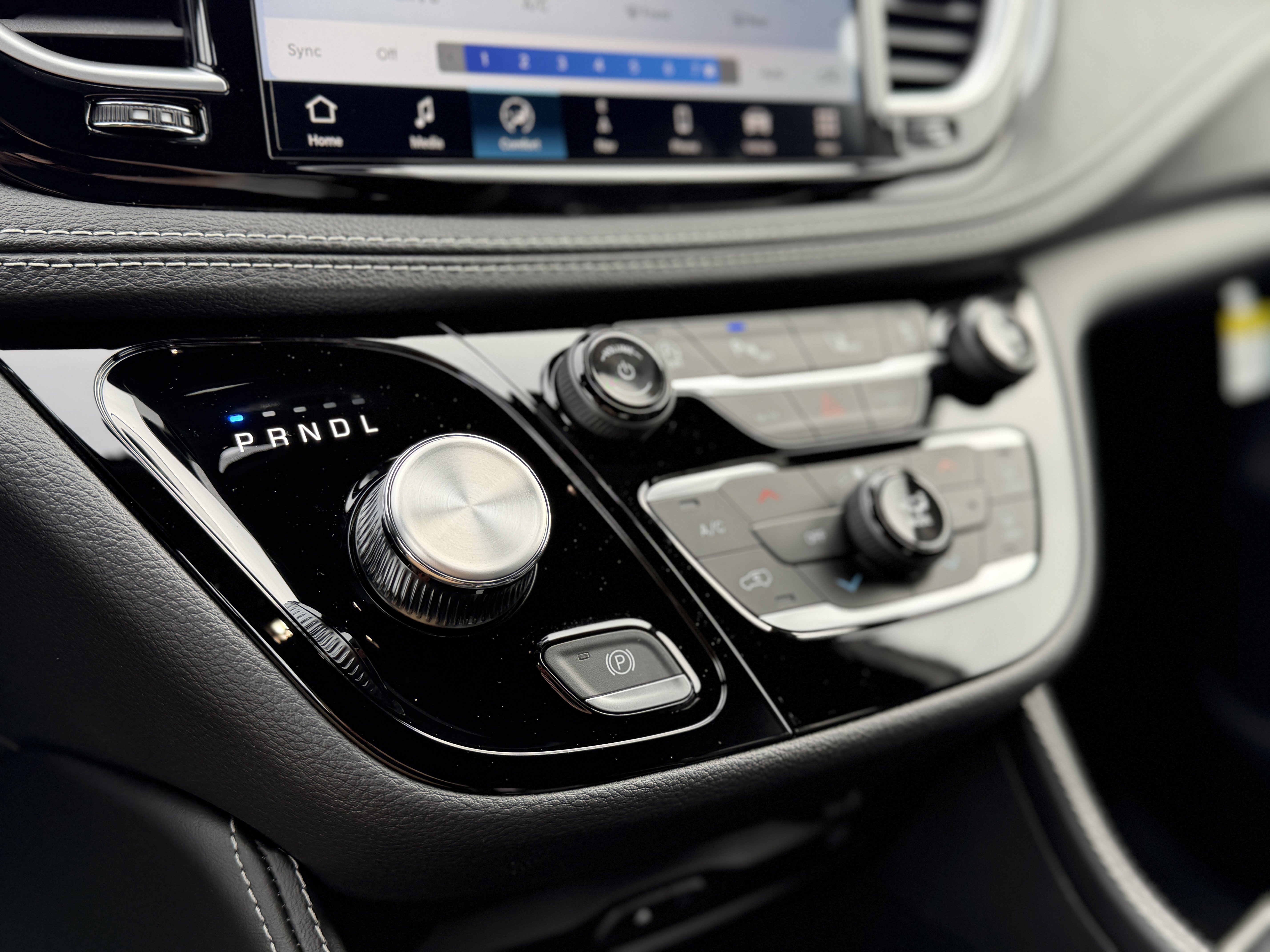 New 2026 Chrysler Pacifica Limited w/ Uconnect Theater Family Group image 20