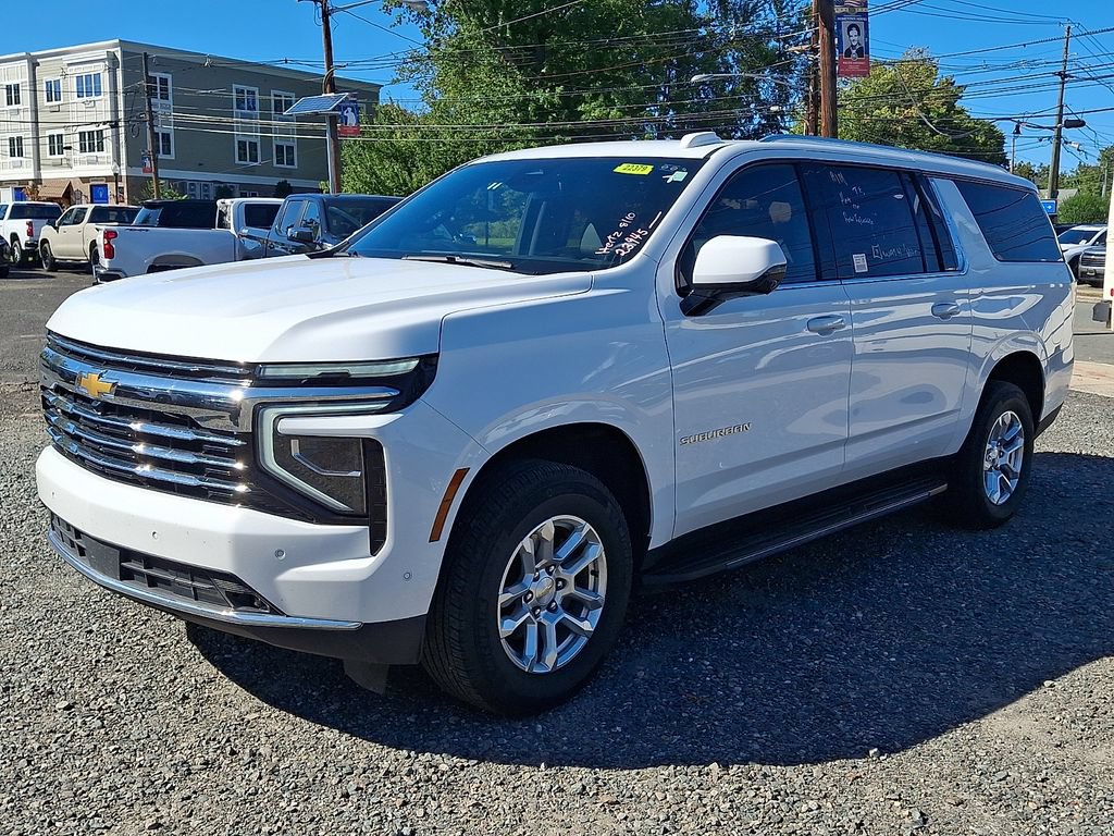 Used 2026 Chevrolet Suburban LT w/ Comfort Package AWD/4WD image 4