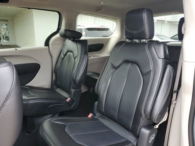 Used 2023 Chrysler Pacifica Touring-L FWD image 25