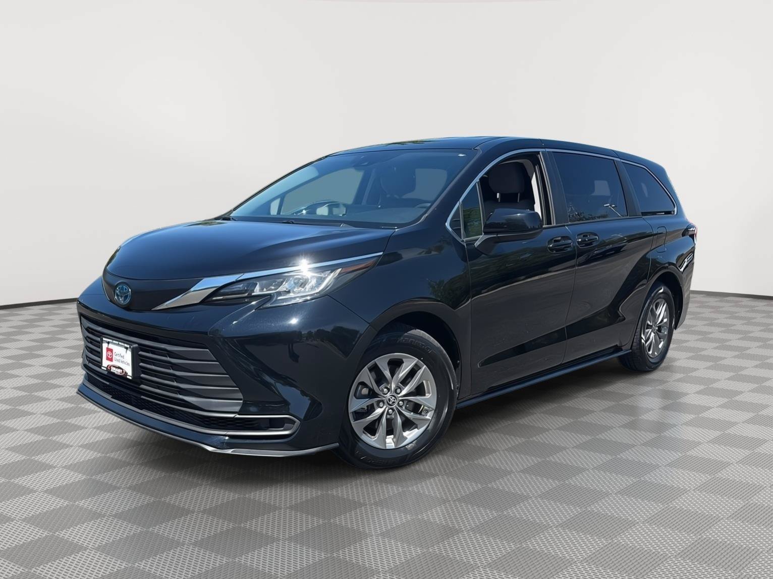 Used 2022 Toyota Sienna LE