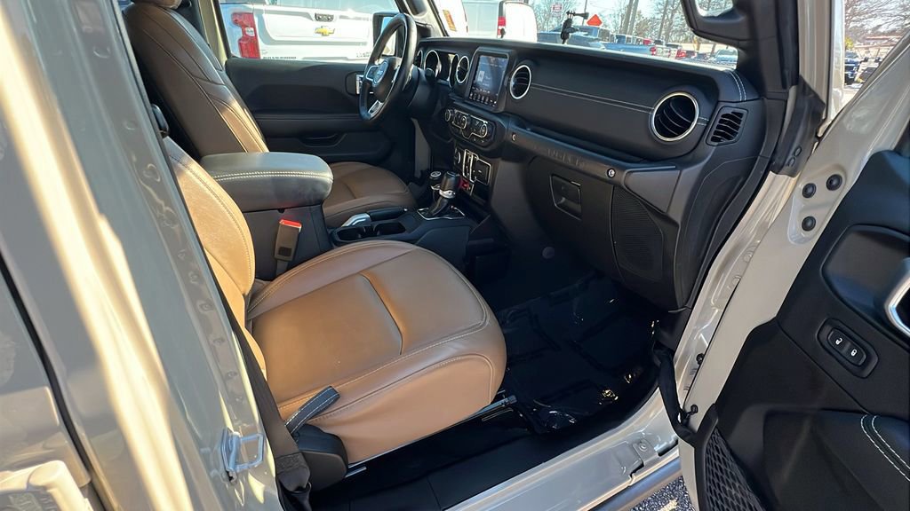 Used 2022 Jeep Wrangler Unlimited Rubicon 4xe w/ Cold Weather Group image 16