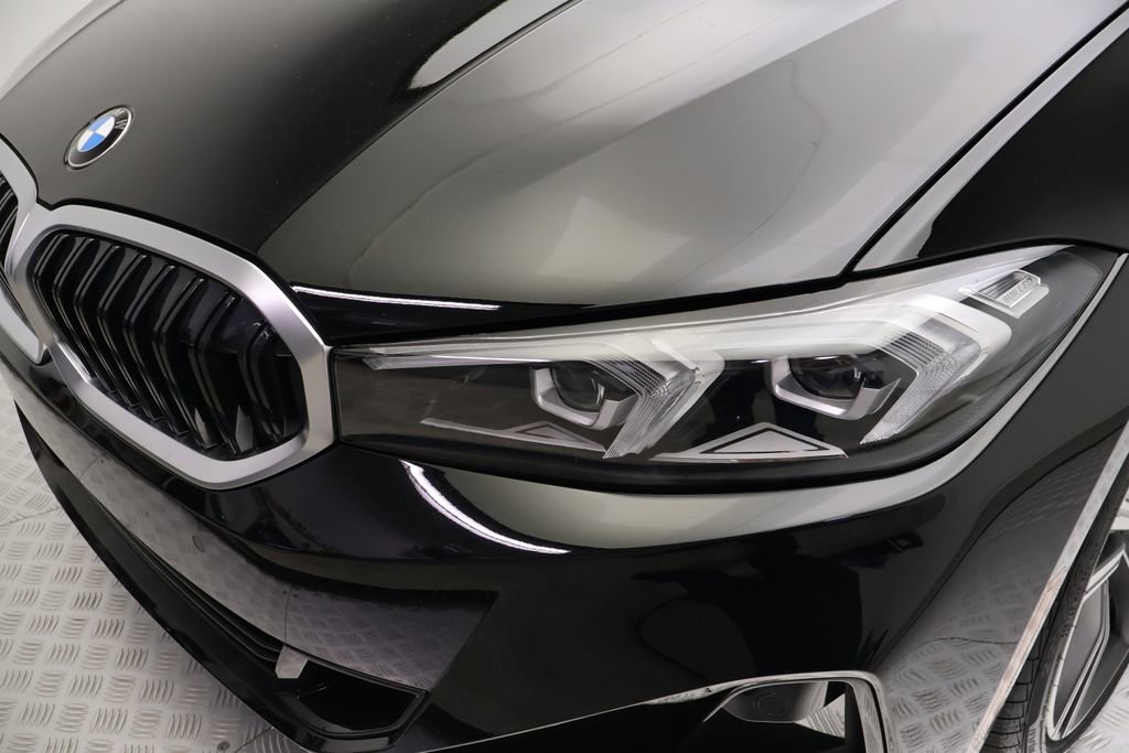 Used 2023 BMW 330i Sedan w/ Premium Package RWD image 3