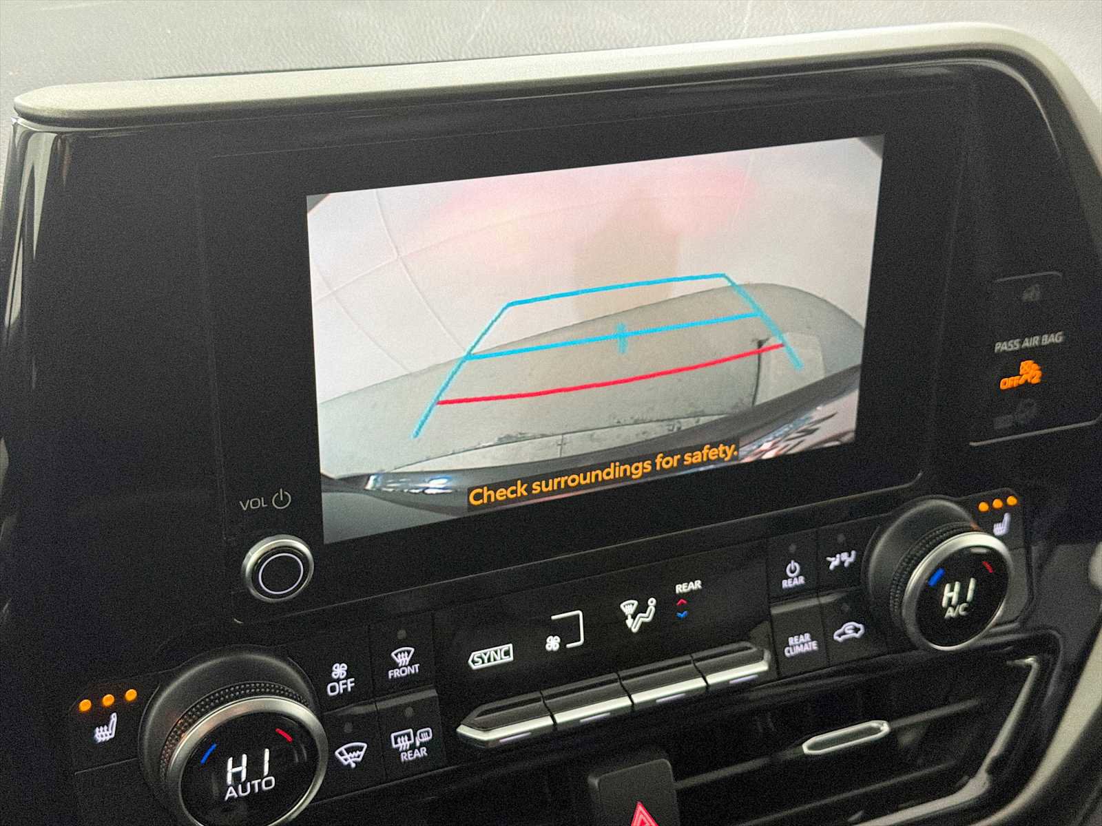 Used 2023 Toyota Highlander XLE FWD image 24