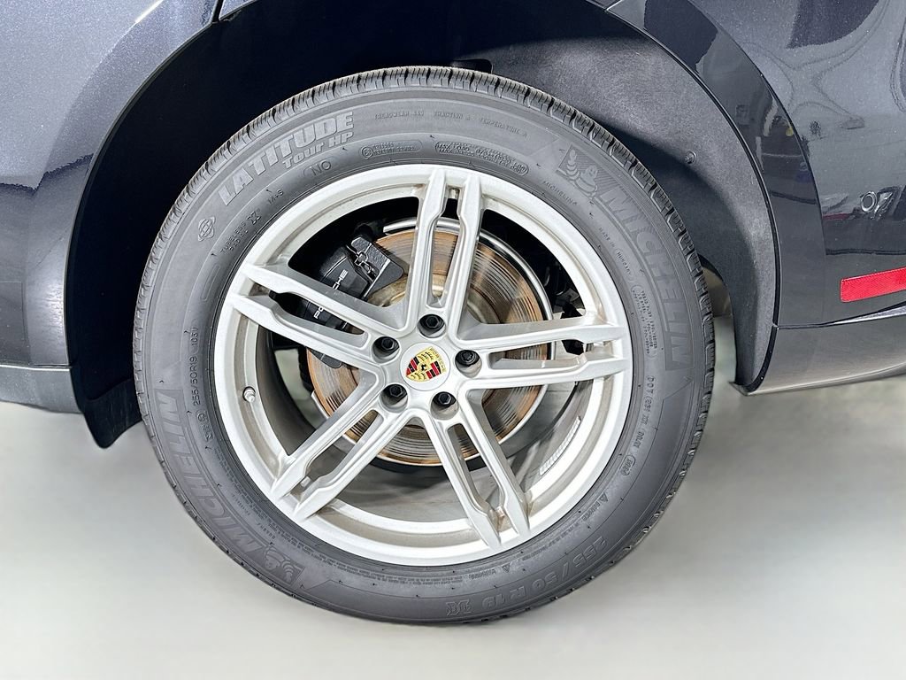 Certified 2025 Porsche Macan AWD/4WD image 31