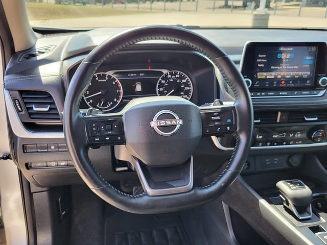 Used 2025 Nissan Rogue SV image 4