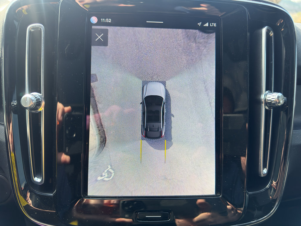 Used 2023 Volvo C40 P8 Recharge Ultimate image 17