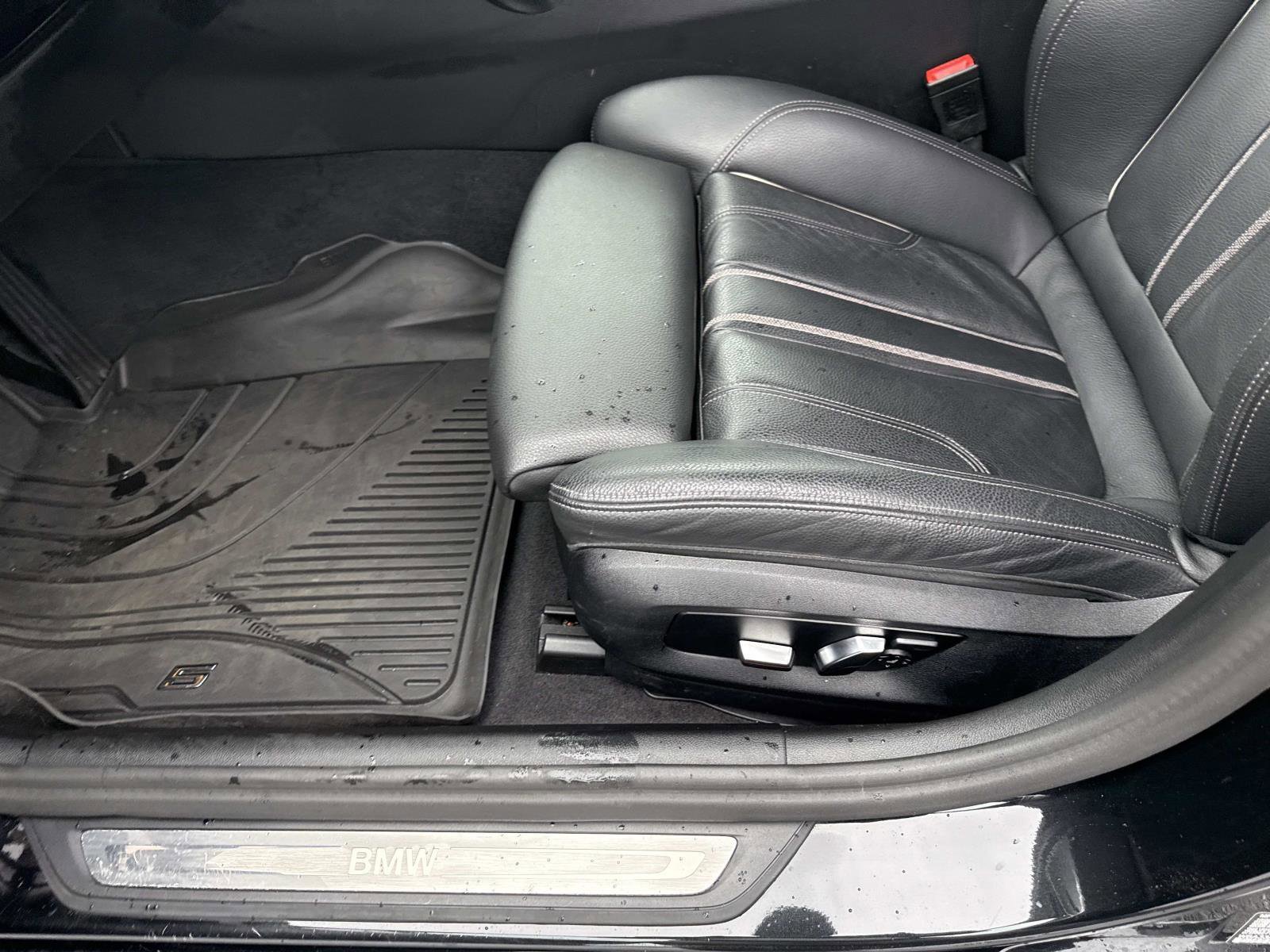 Used 2023 BMW 530e xDrive w/ Premium Package image 19