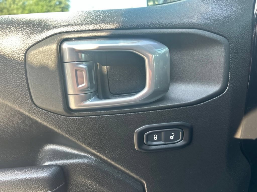 Used 2025 Jeep Wrangler Sport AWD/4WD image 15