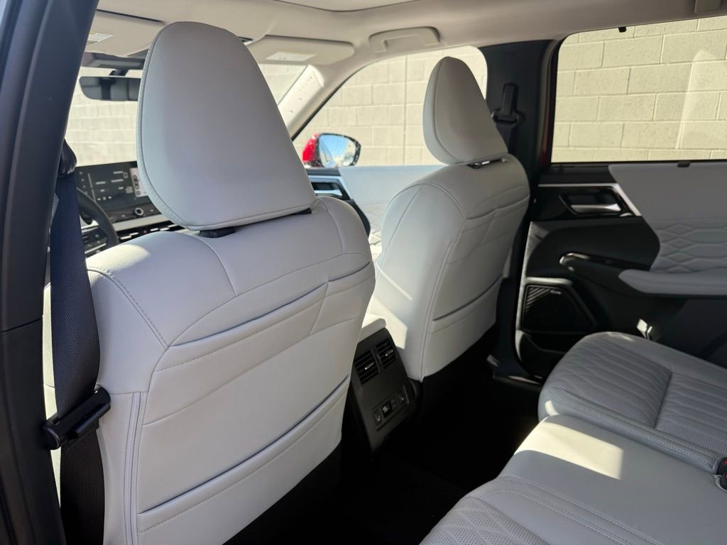New 2026 Mitsubishi Outlander SEL image 23