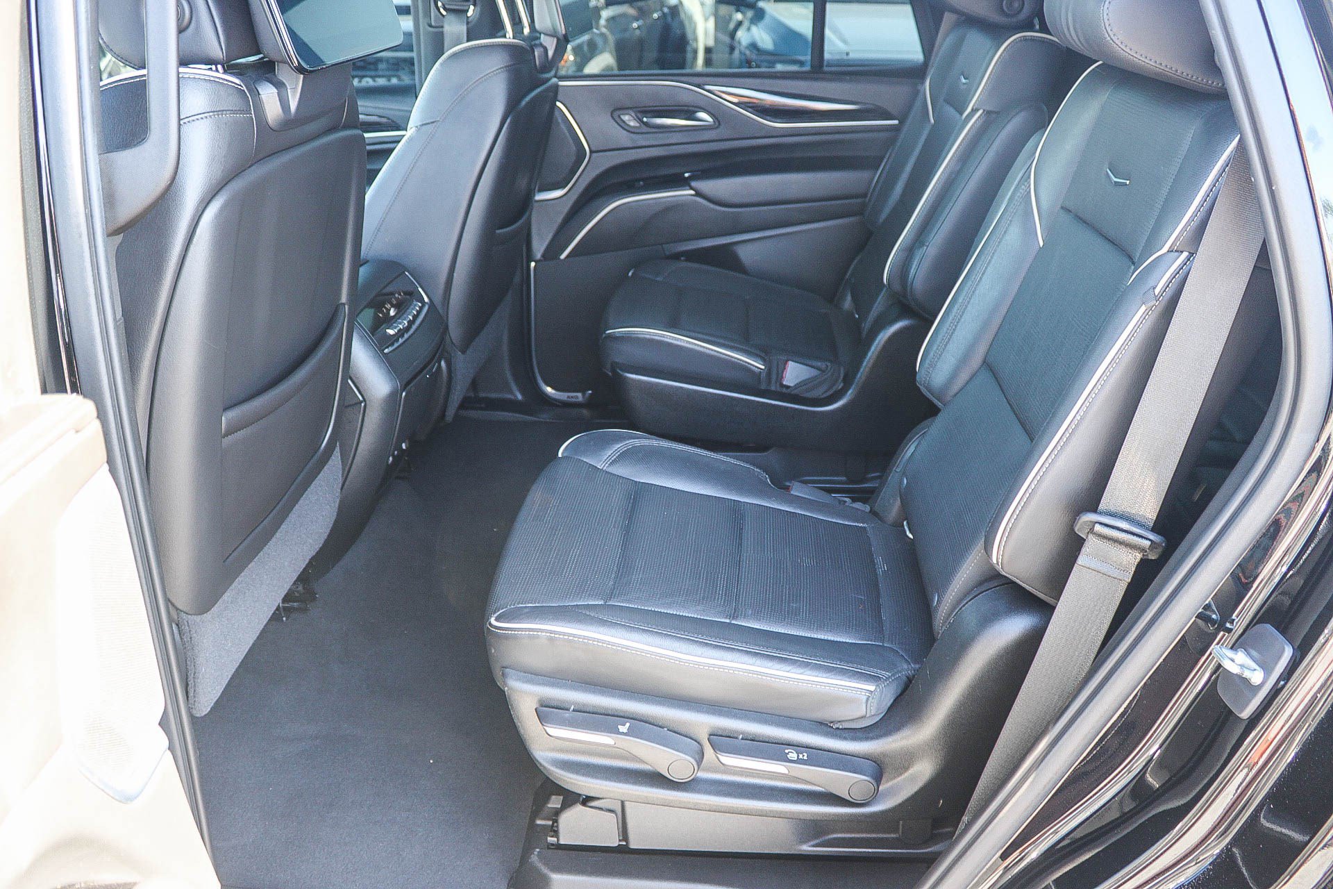 Used 2021 Cadillac Escalade Sport w/ Driver Assist Tech Package AWD/4WD image 19