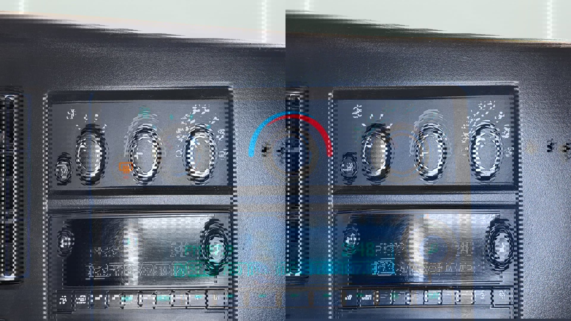 Used 2016 Chevrolet Express 3500 LT w/ LT Preferred Equipment Group image 28