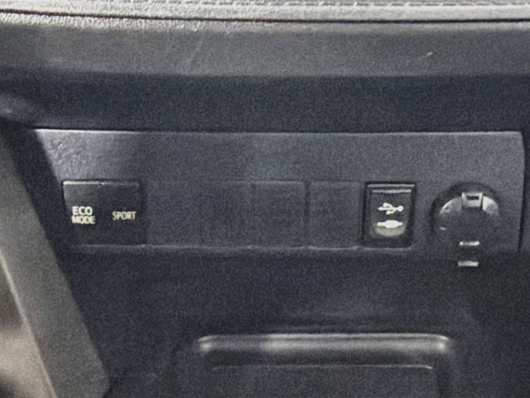 Used 2015 Toyota RAV4 LE FWD image 24