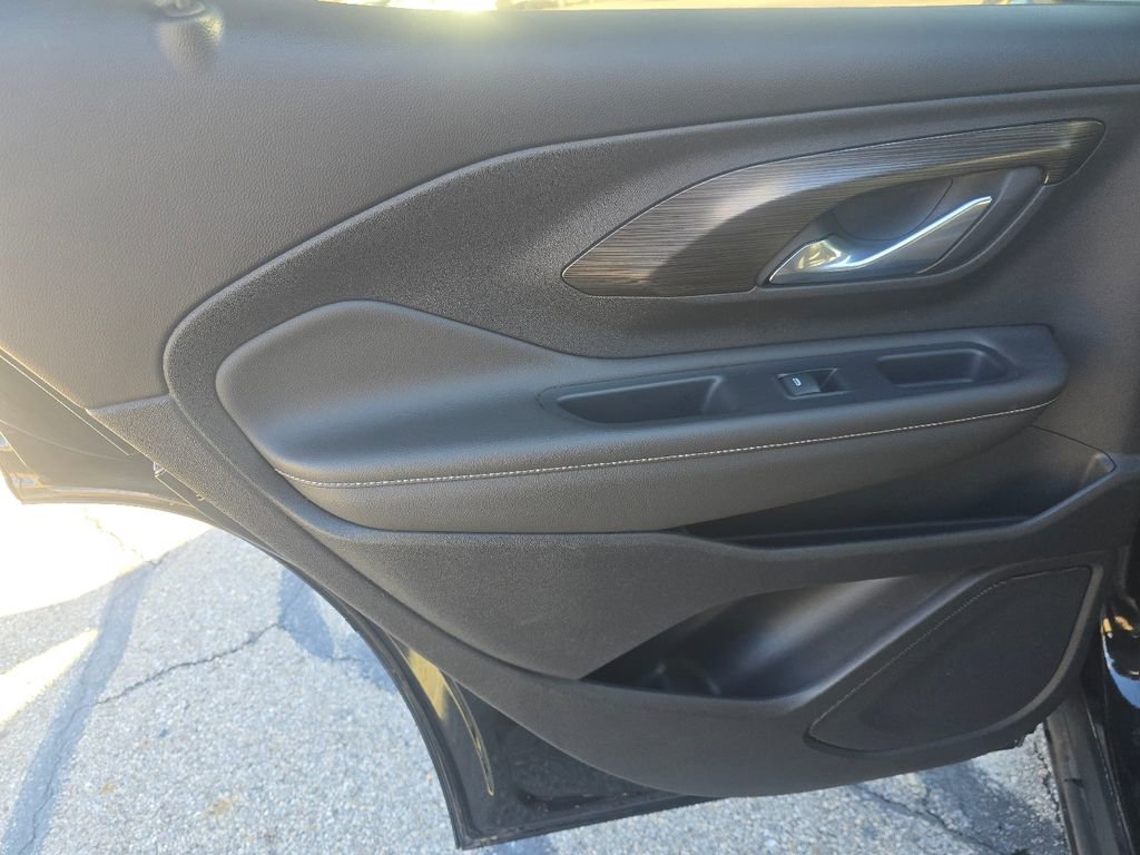 Used 2023 GMC Terrain SLT image 24