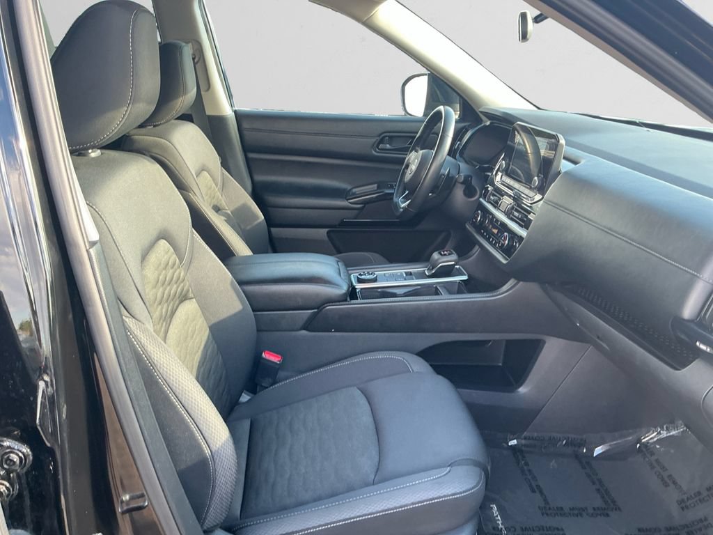 Used 2025 Nissan Pathfinder SV AWD/4WD image 15