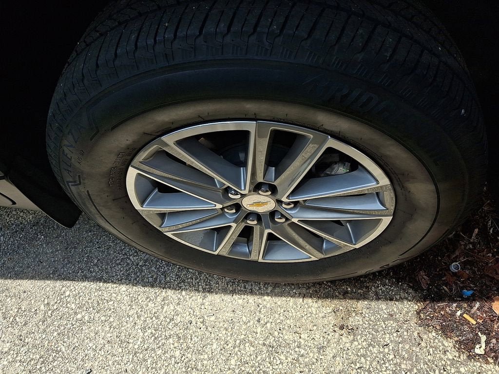Used 2023 Chevrolet Traverse LT FWD image 11