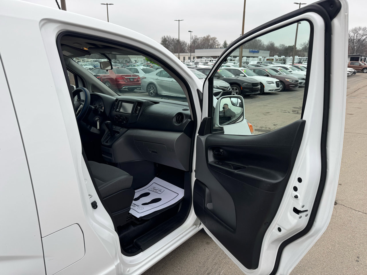 Used 2020 Nissan NV200 SV w/ Sliding Glass Door Package image 9