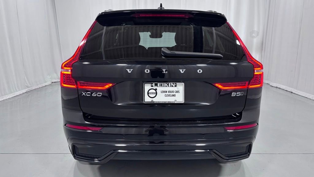 Certified 2025 Volvo XC60 B5 Core AWD/4WD image 7