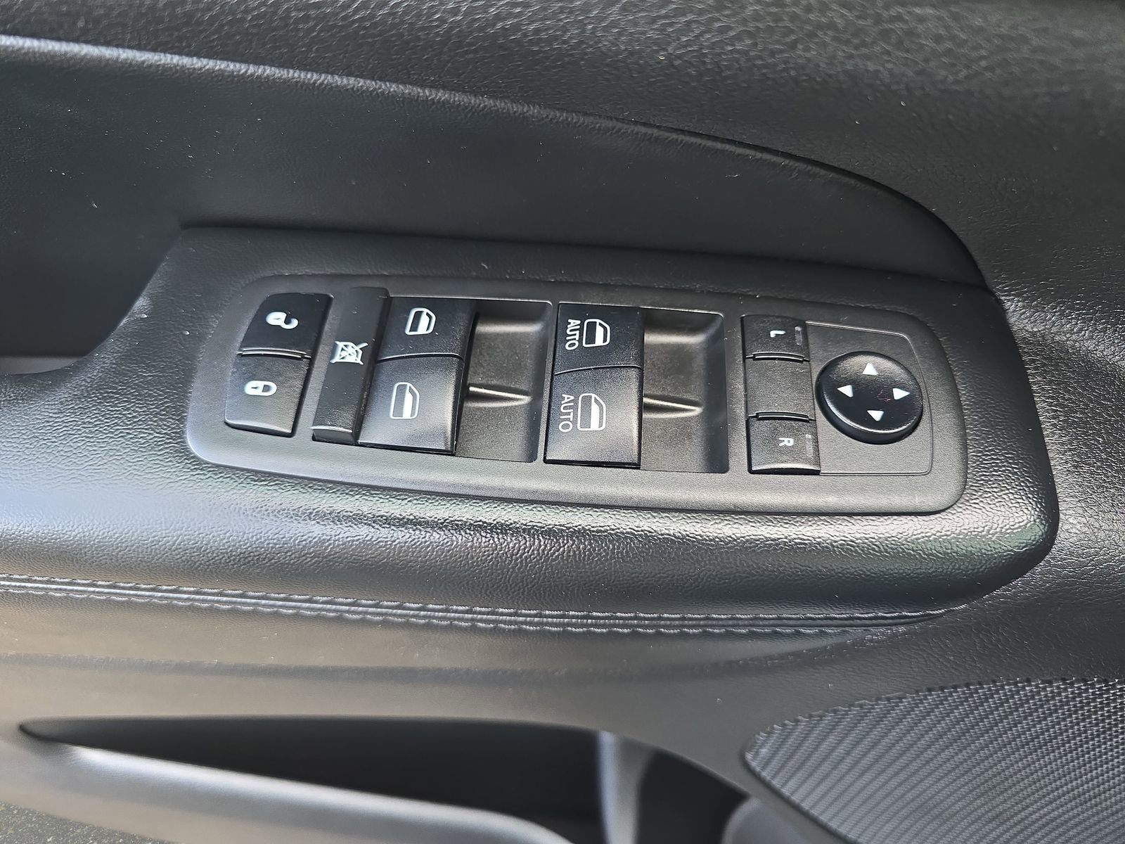 Used 2019 Jeep Grand Cherokee Altitude AWD/4WD image 31