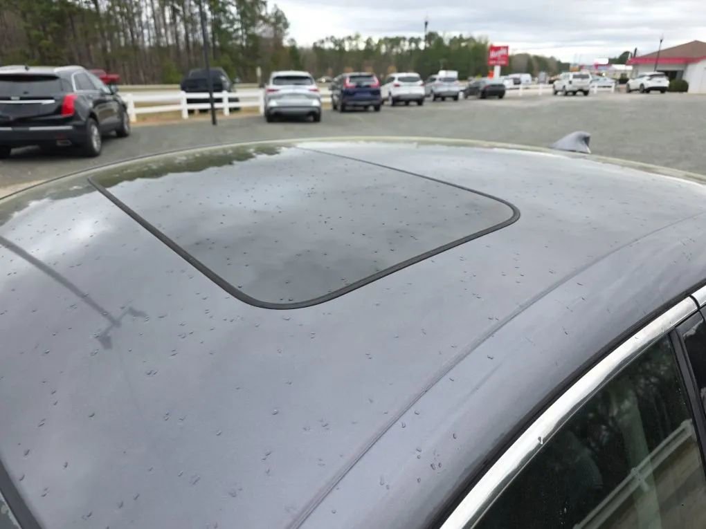 Used 2018 Honda Accord Touring image 13