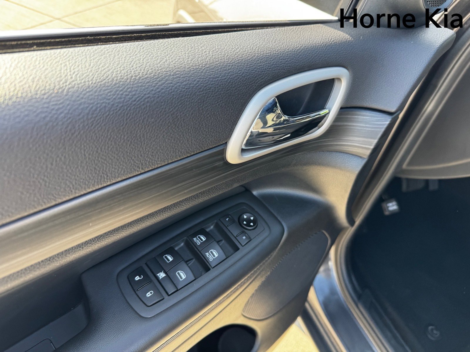 Used 2021 Jeep Grand Cherokee Laredo image 11