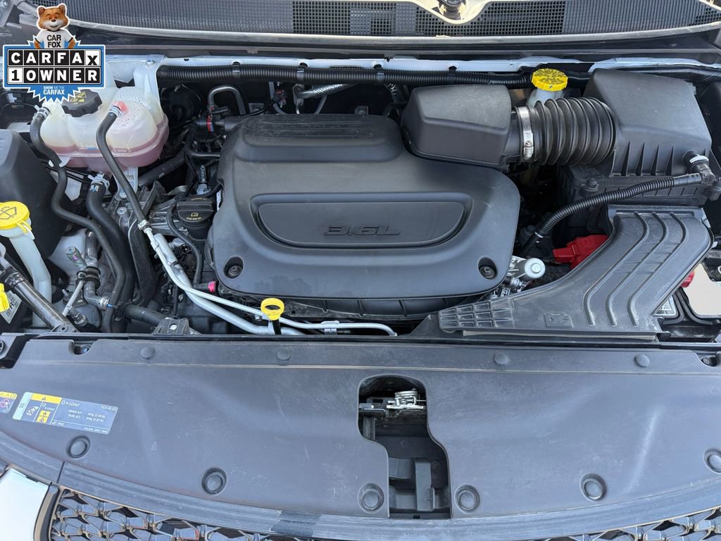 Used 2025 Chrysler Pacifica Limited image 23