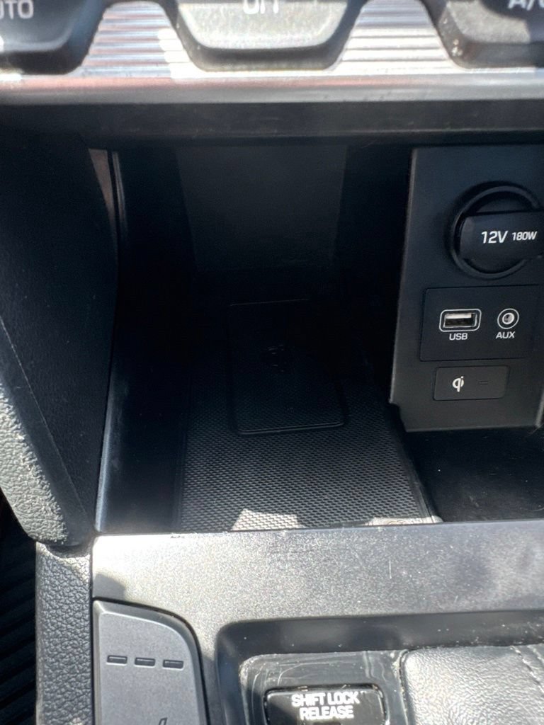 Used 2020 Hyundai Elantra Limited w/ Ultimate Package 03 FWD image 47