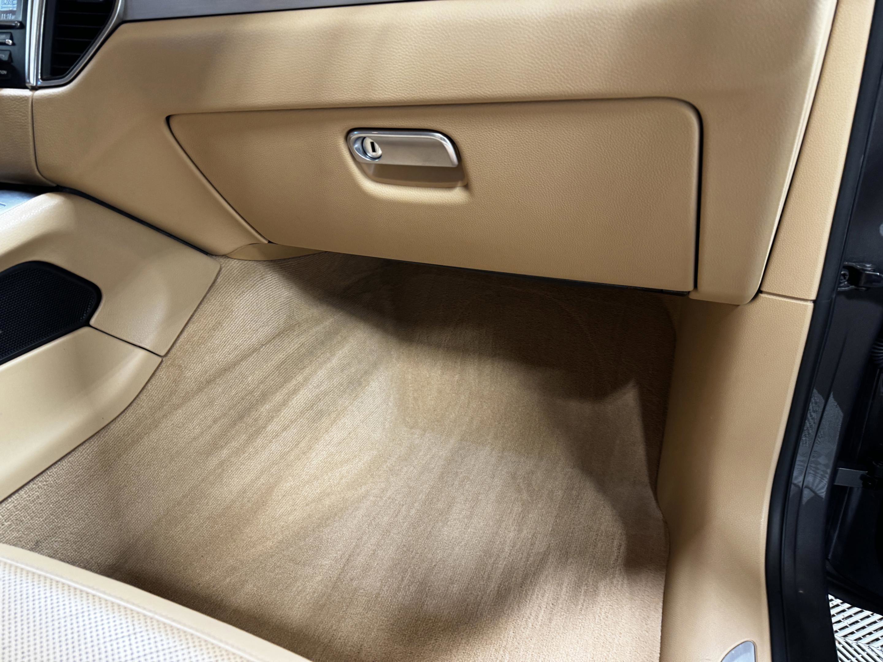 Used 2016 Porsche Macan Turbo image 39