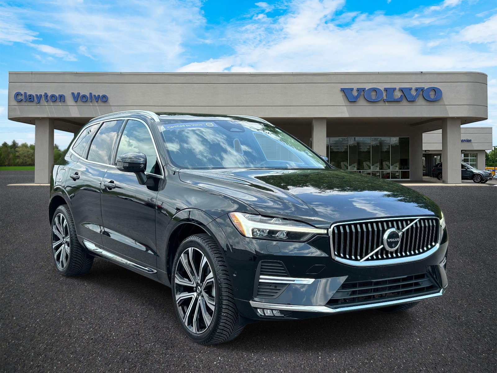 Certified 2023 Volvo XC60 B5 Ultimate w/ Climate Package AWD/4WD image 1