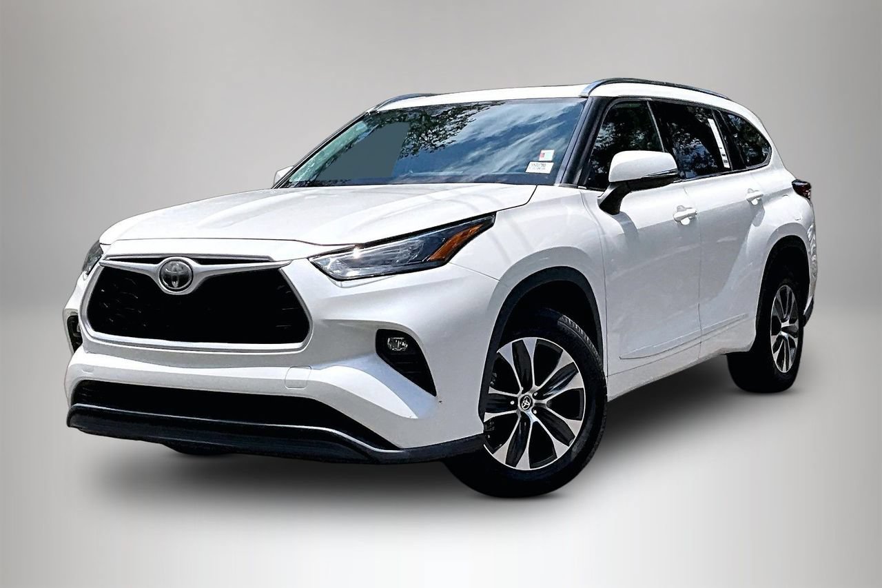 Used 2020 Toyota Highlander XLE FWD image 1