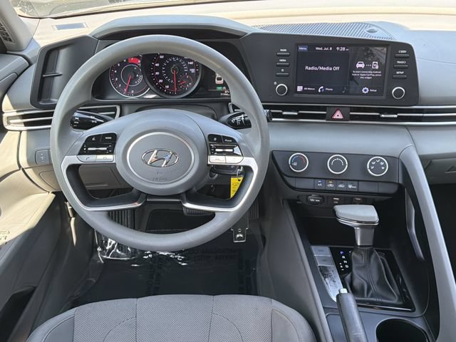 Certified 2022 Hyundai Elantra SE FWD image 22