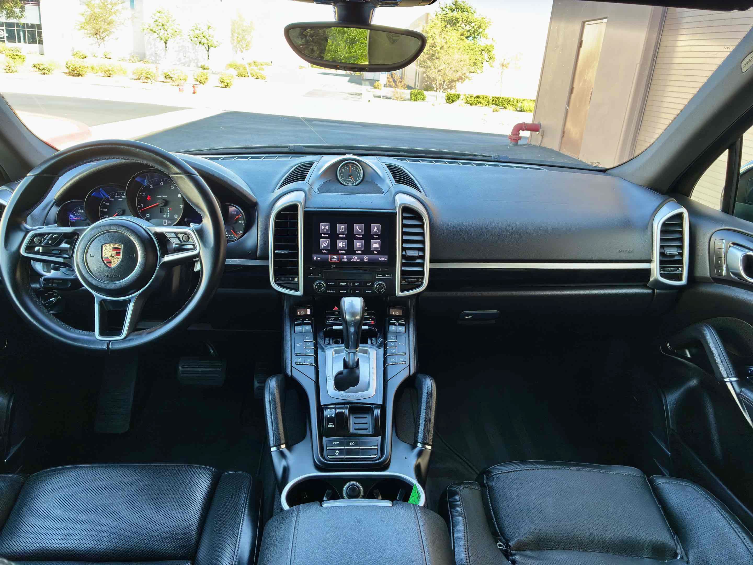 Used 2017 Porsche Cayenne AWD/4WD image 16