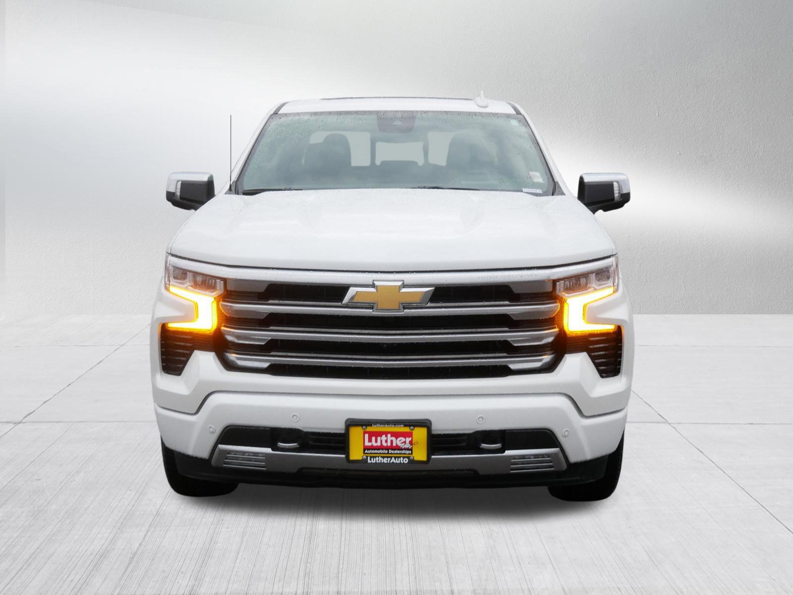 Used 2023 Chevrolet Silverado 1500 High Country w/ High Country Premium Package image 2