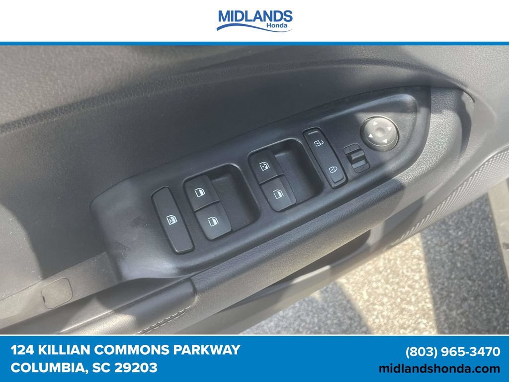 Used 2023 Hyundai Venue Limited FWD image 15