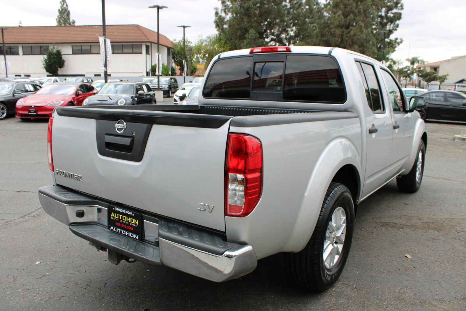 Used 2014 Nissan Frontier SV image 9