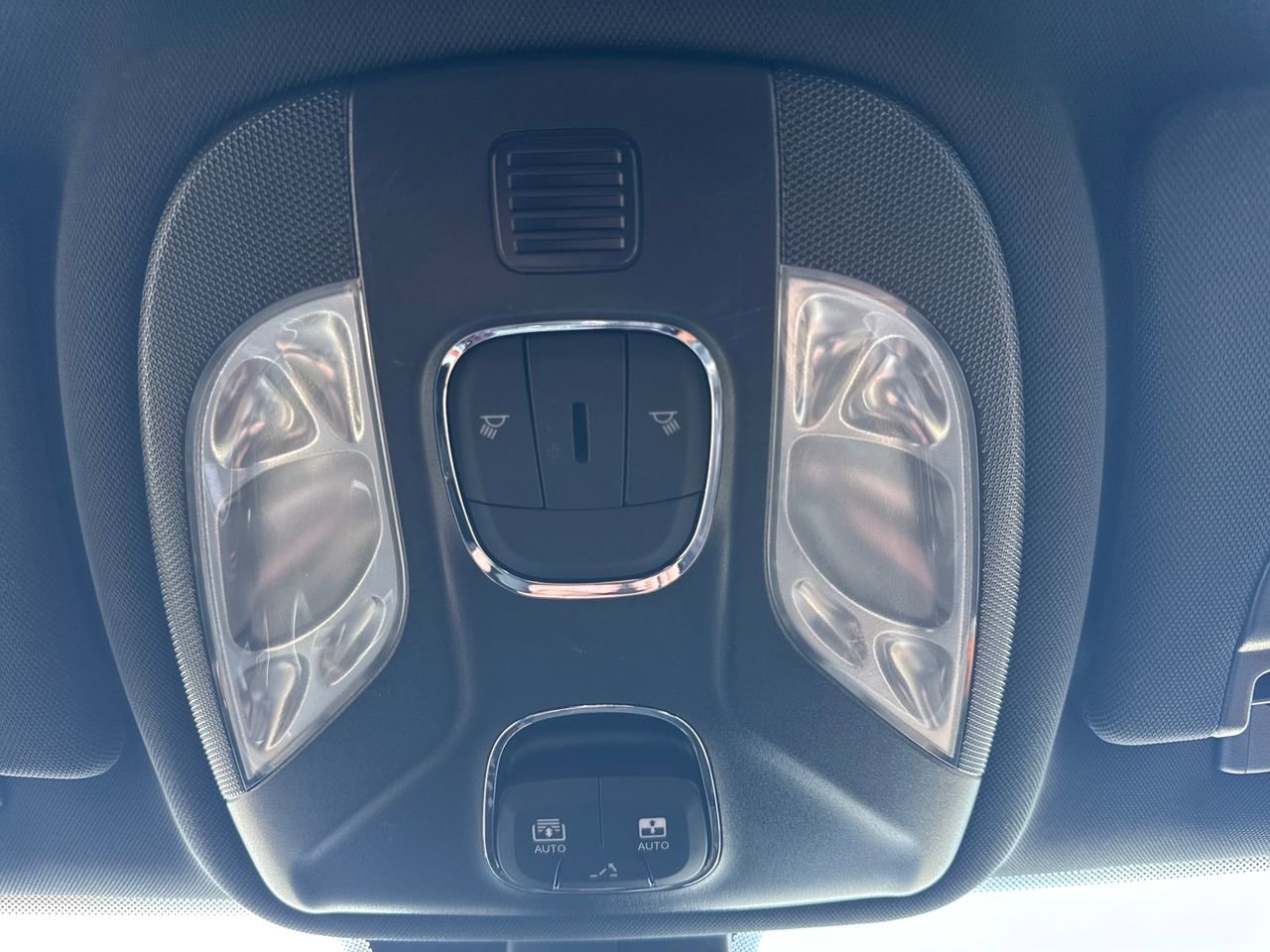 Used 2025 Jeep Compass Limited w/ Sun & Sound Group image 30