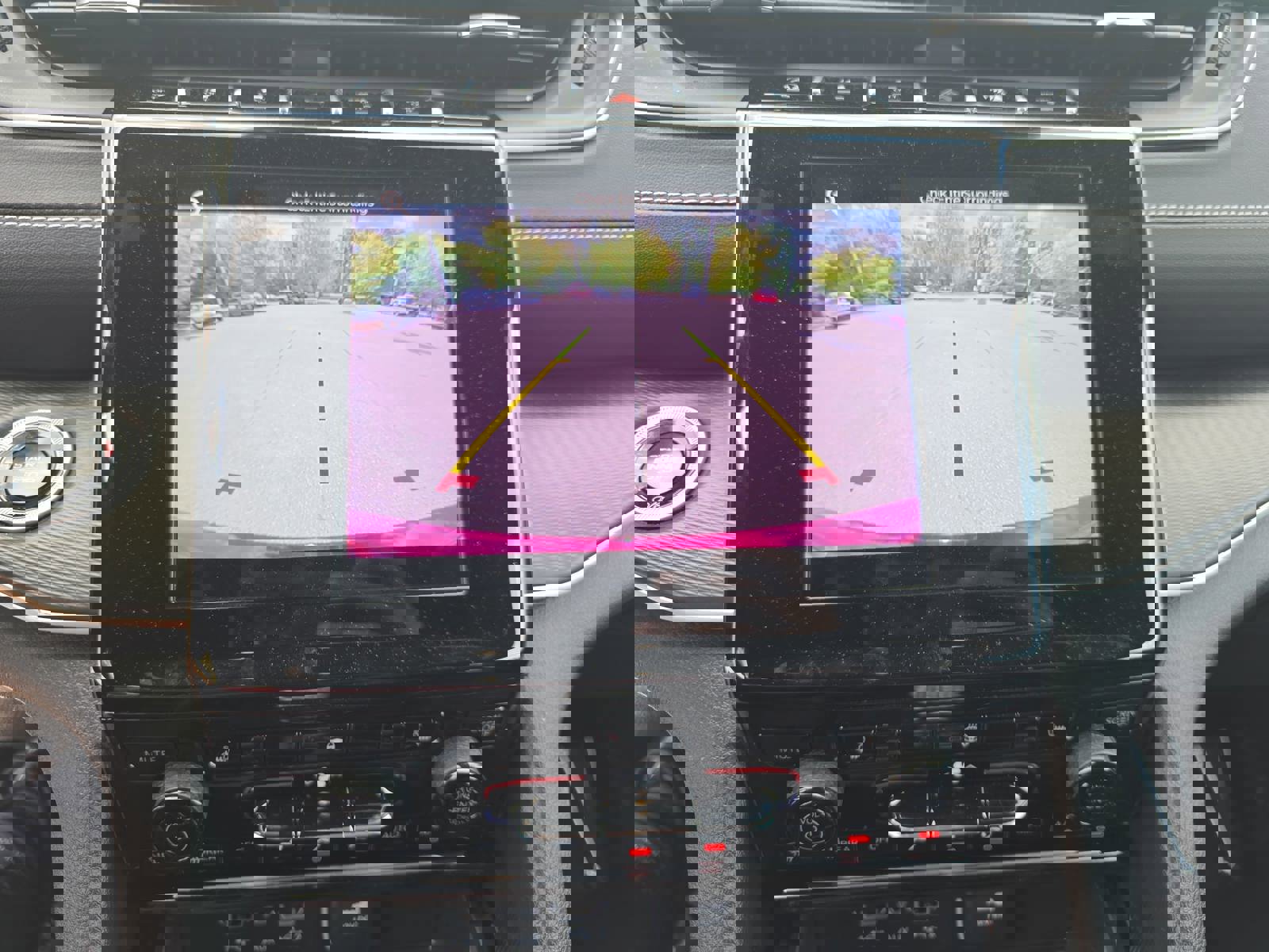 Used 2024 Jeep Grand Cherokee Altitude image 24