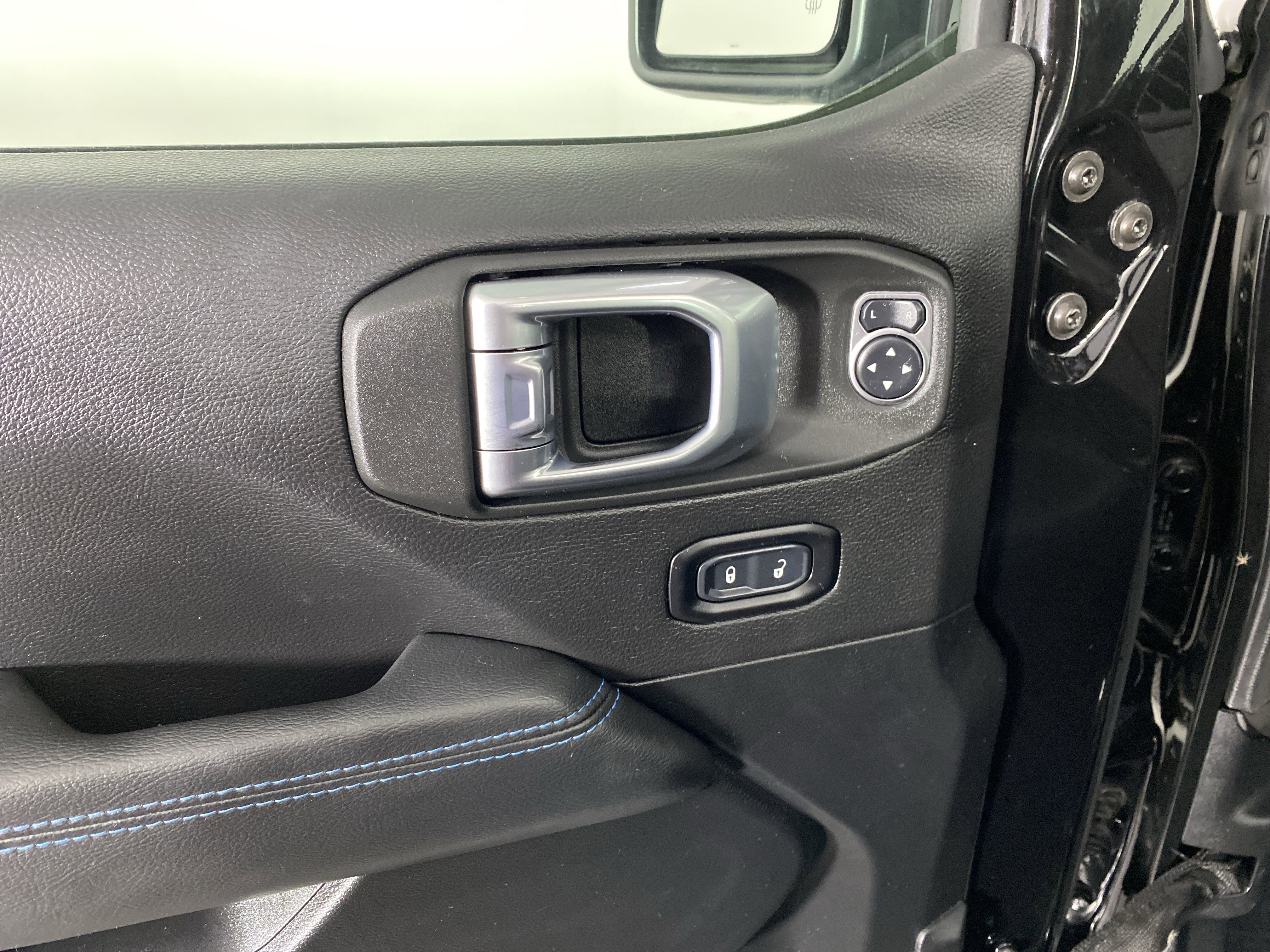 Used 2021 Jeep Wrangler Unlimited Rubicon 4xe w/ Steel Bumper Group image 17