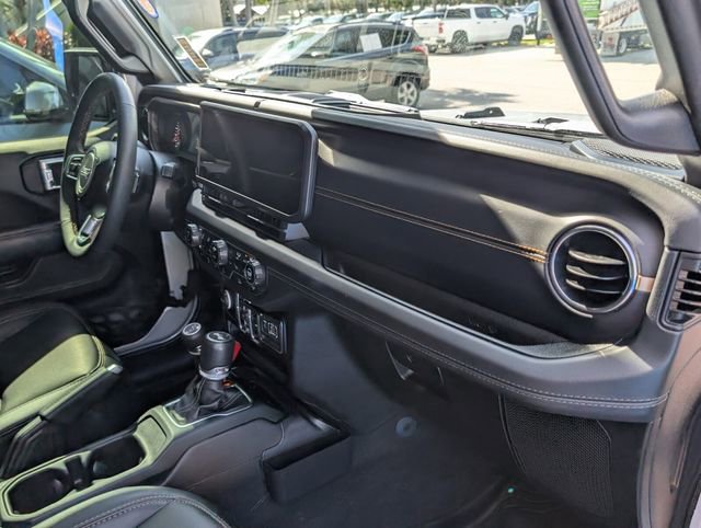 Used 2024 Jeep Wrangler Unlimited Sahara AWD/4WD image 15