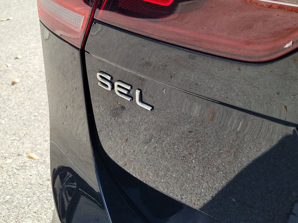 Used 2023 Volkswagen Tiguan SEL R-Line image 14