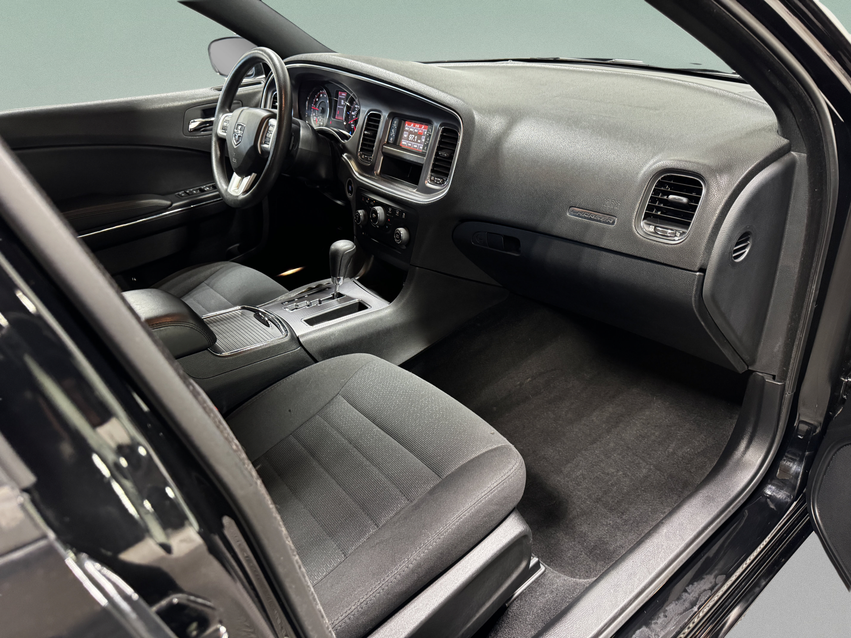 Used 2014 Dodge Charger SE RWD image 11