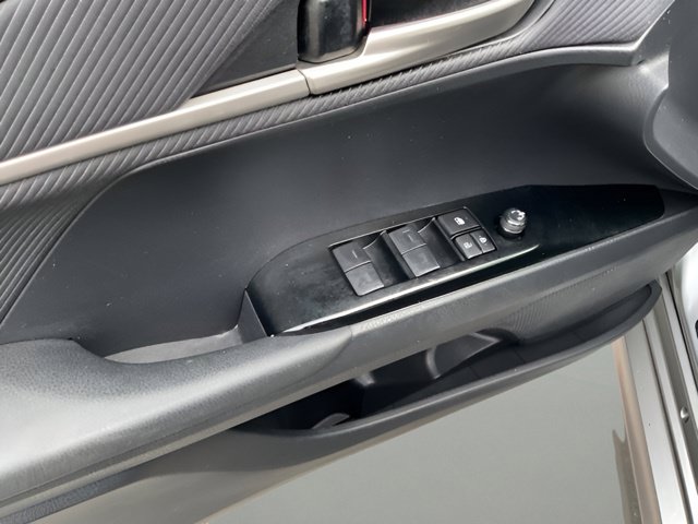 Used 2025 Toyota Camry SE FWD image 9