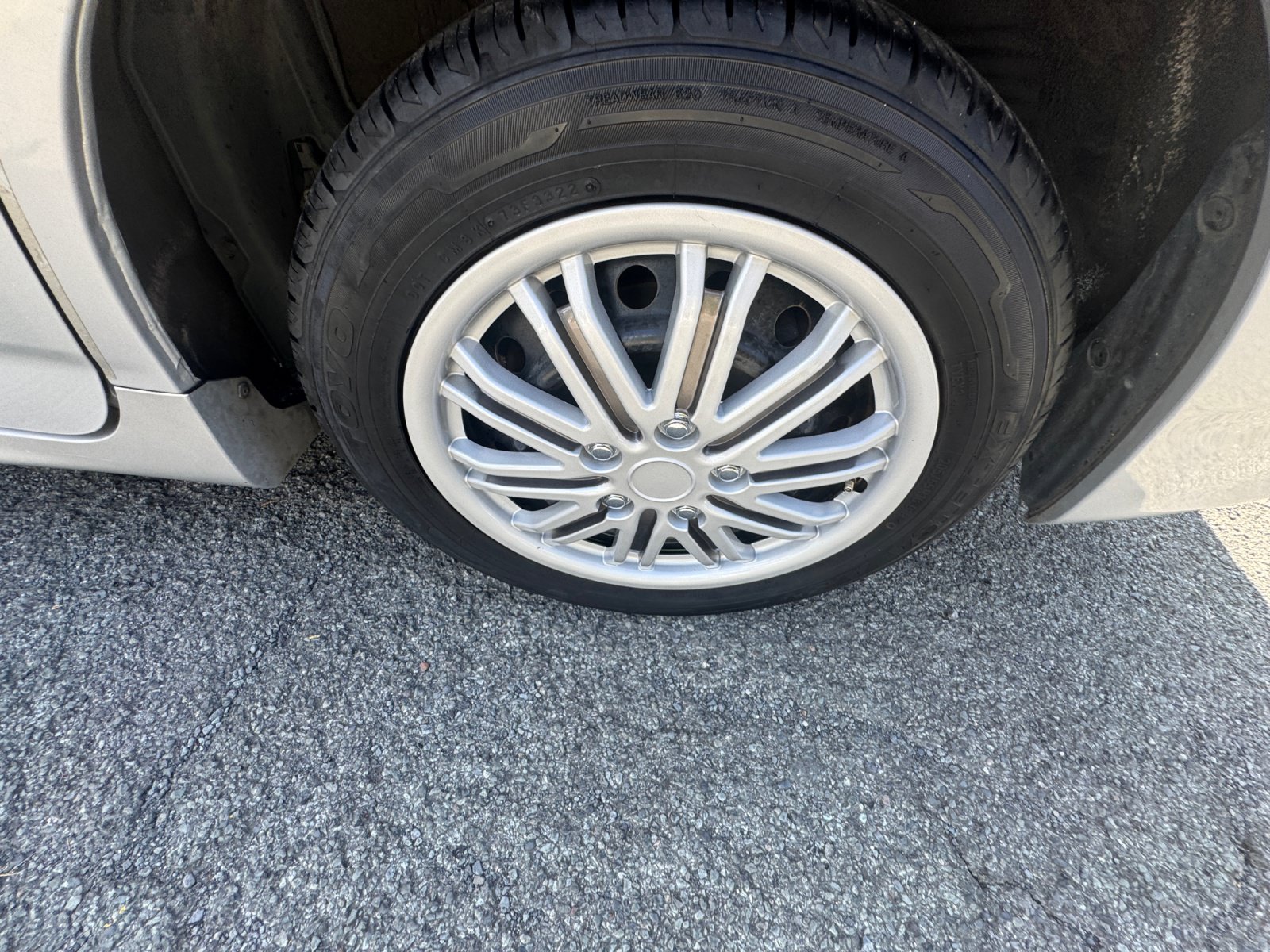 Used 2013 Toyota Matrix L FWD image 29
