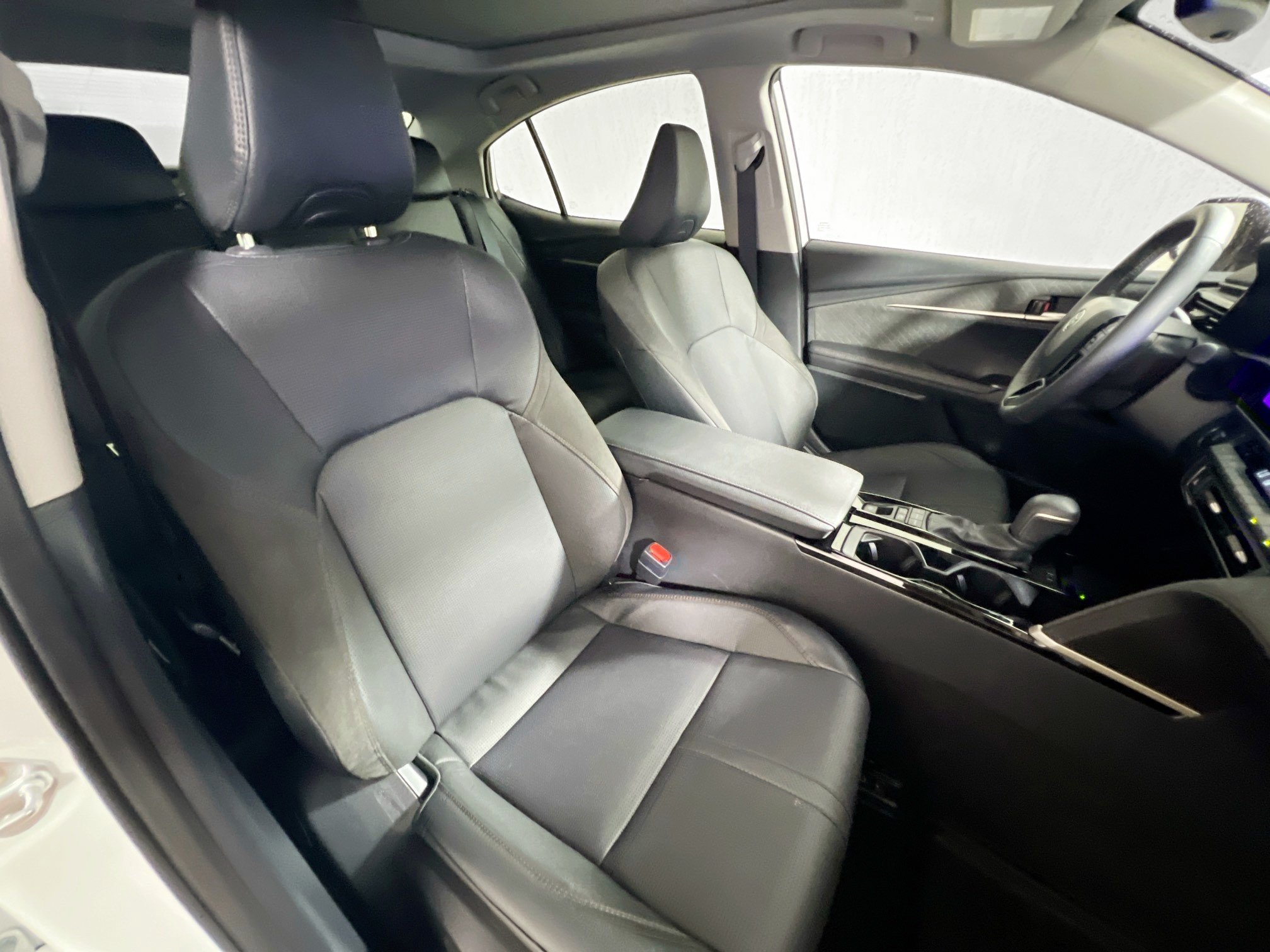 Used 2025 Toyota Camry XLE FWD image 30