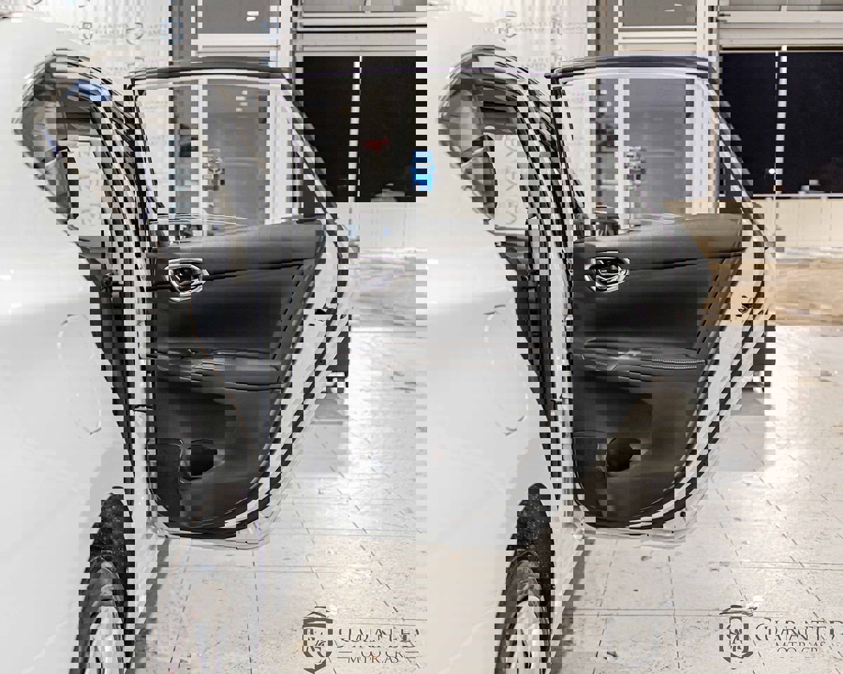 Used 2015 Nissan Sentra SL image 38