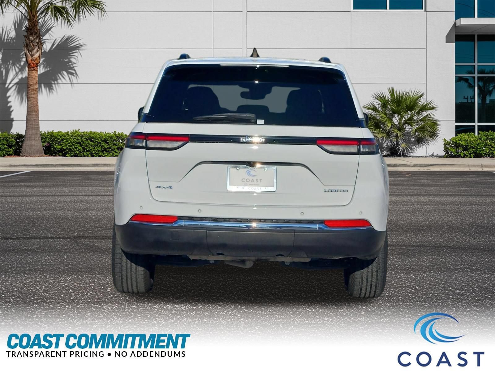 Used 2023 Jeep Grand Cherokee Laredo AWD/4WD image 7