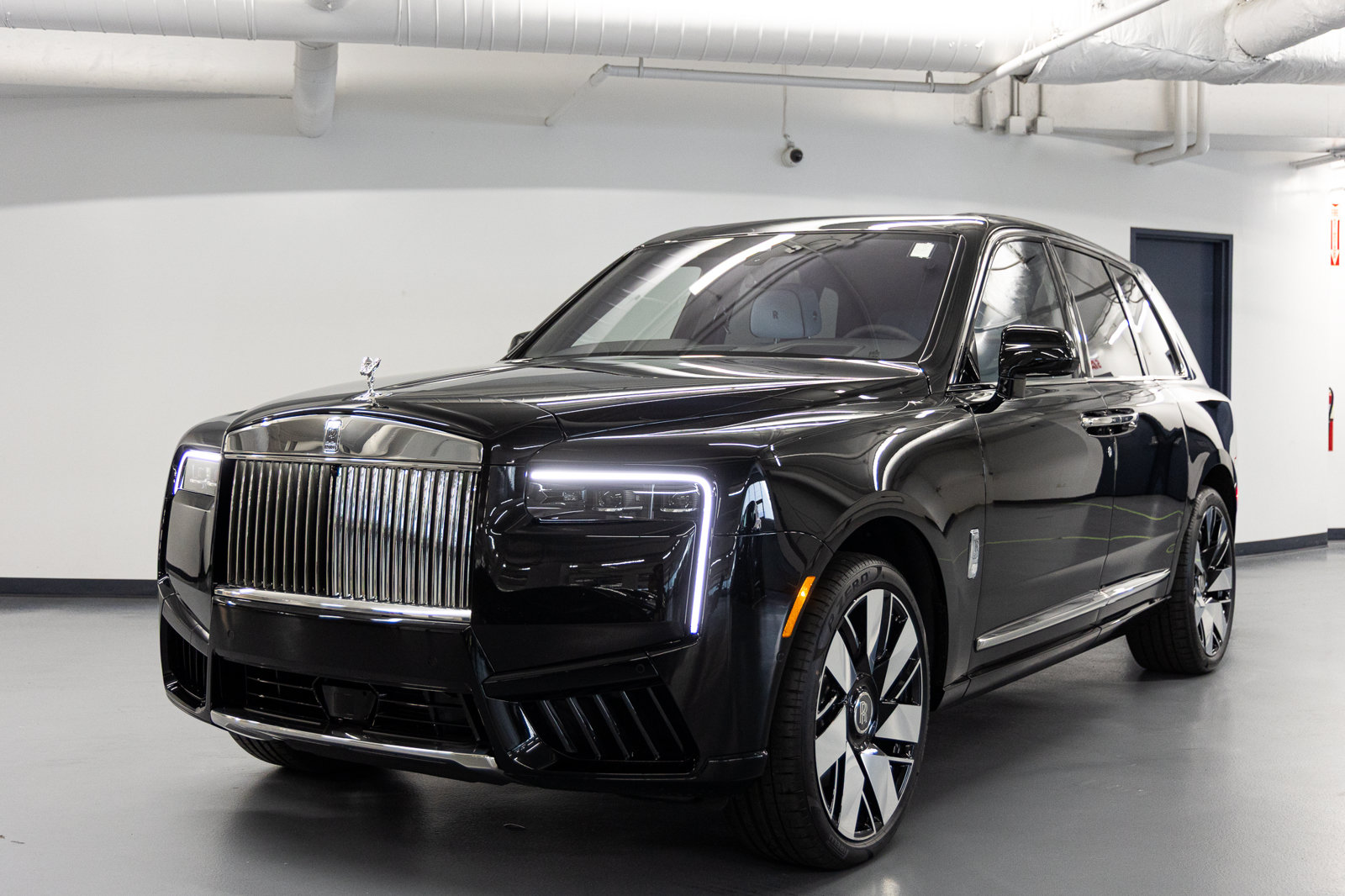New 2027 Rolls-Royce Cullinan AWD/4WD image 2