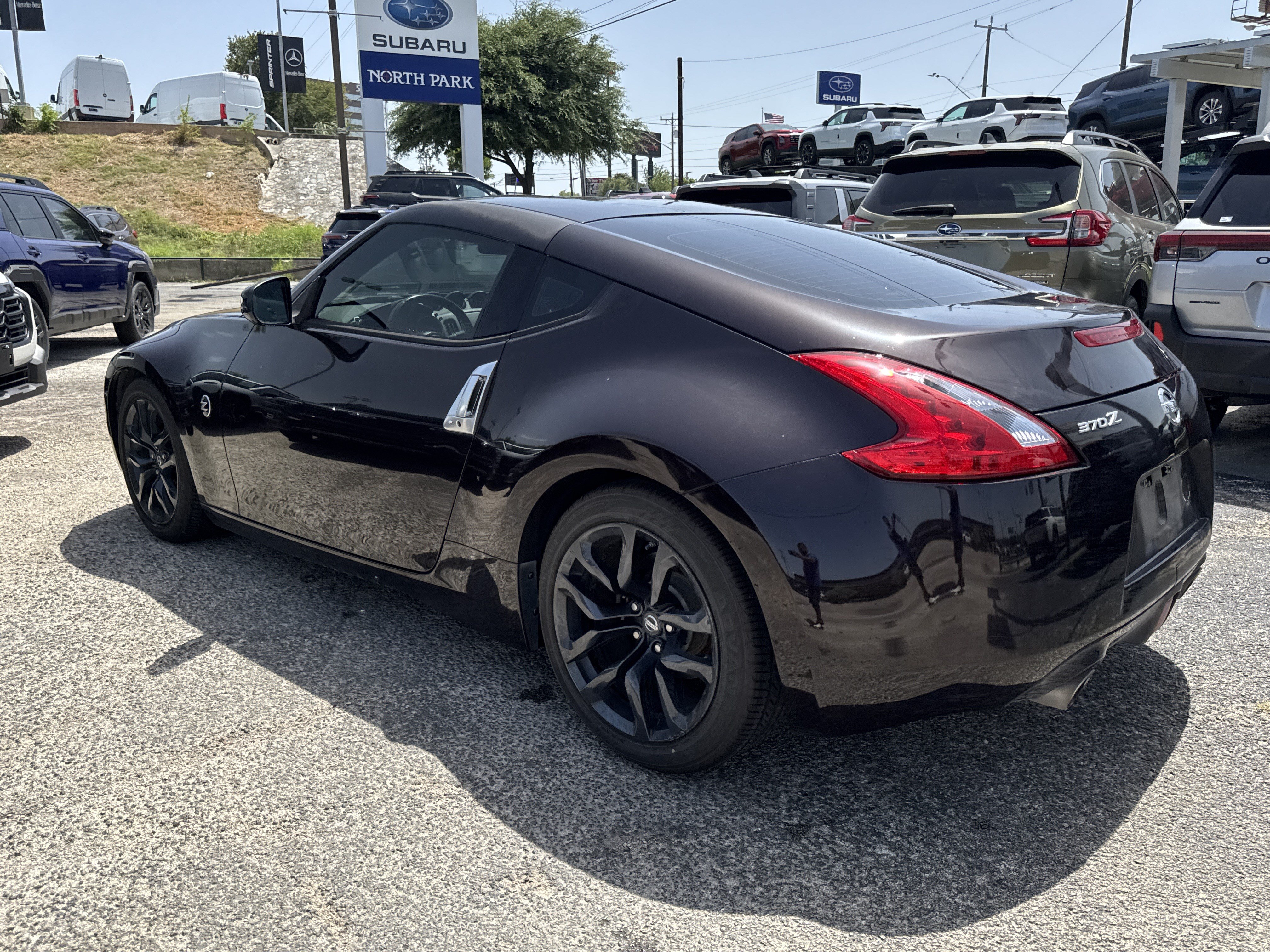 Used 2017 Nissan 370Z Coupe RWD image 5