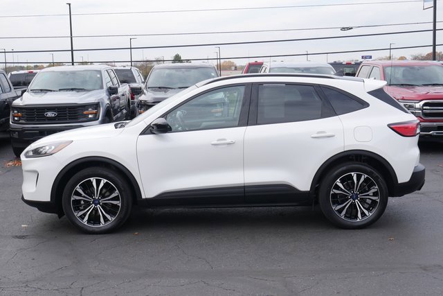 Used 2022 Ford Escape SE w/ SE Sport Appearance Package image 9